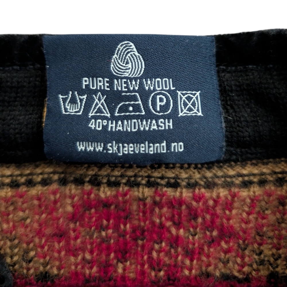SKJÆVELAND Norway 100% Pure Wool Cardigan | Pewter Hooks | Red Nordic Heart MED - Picture 5 of 13